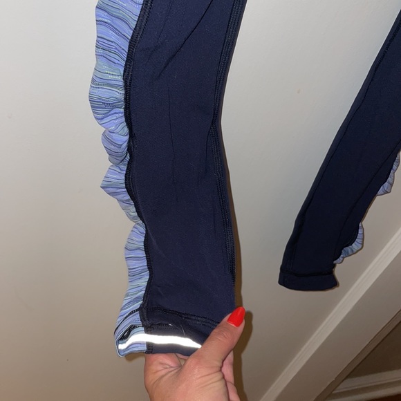 Lululemon Work out tights. Size 4 (worn once) - Picture 6 of 12